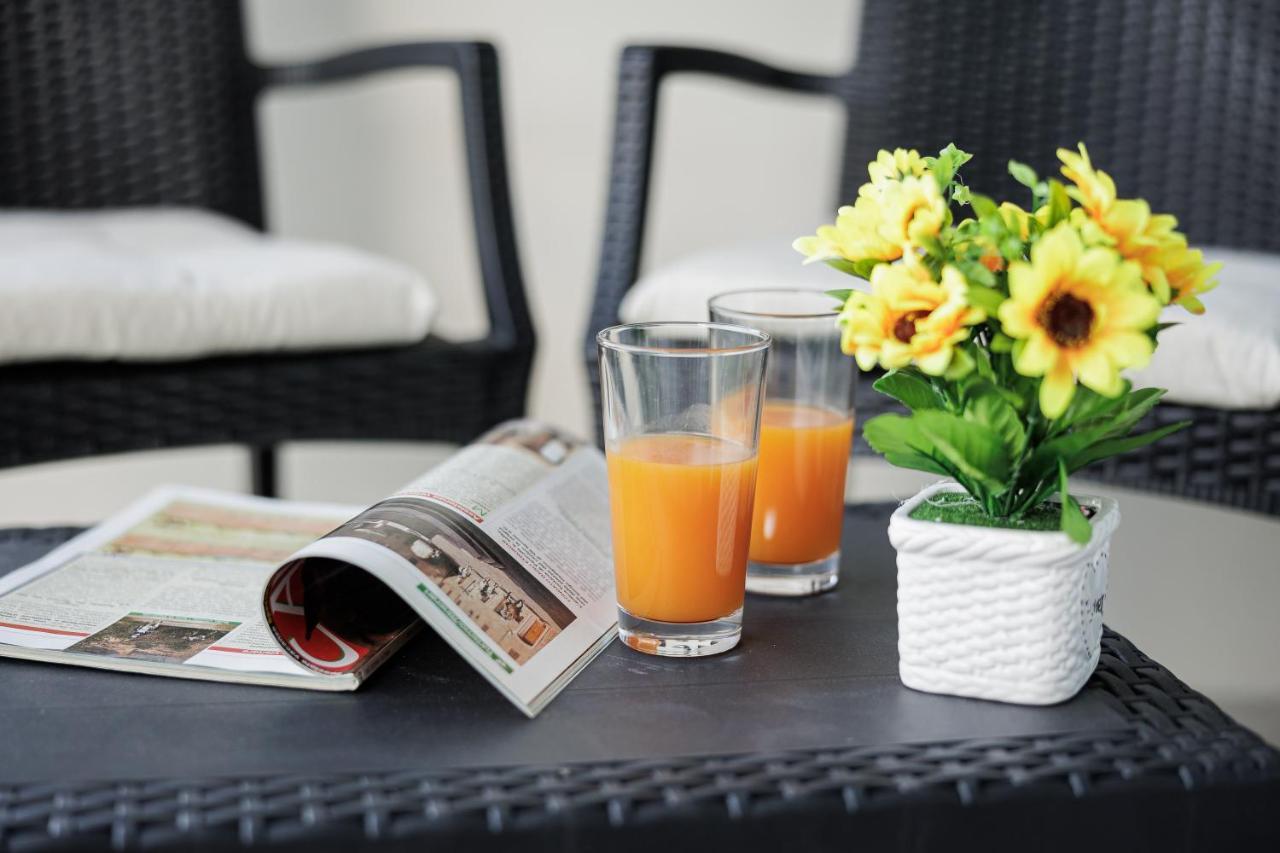 Living Apartment *